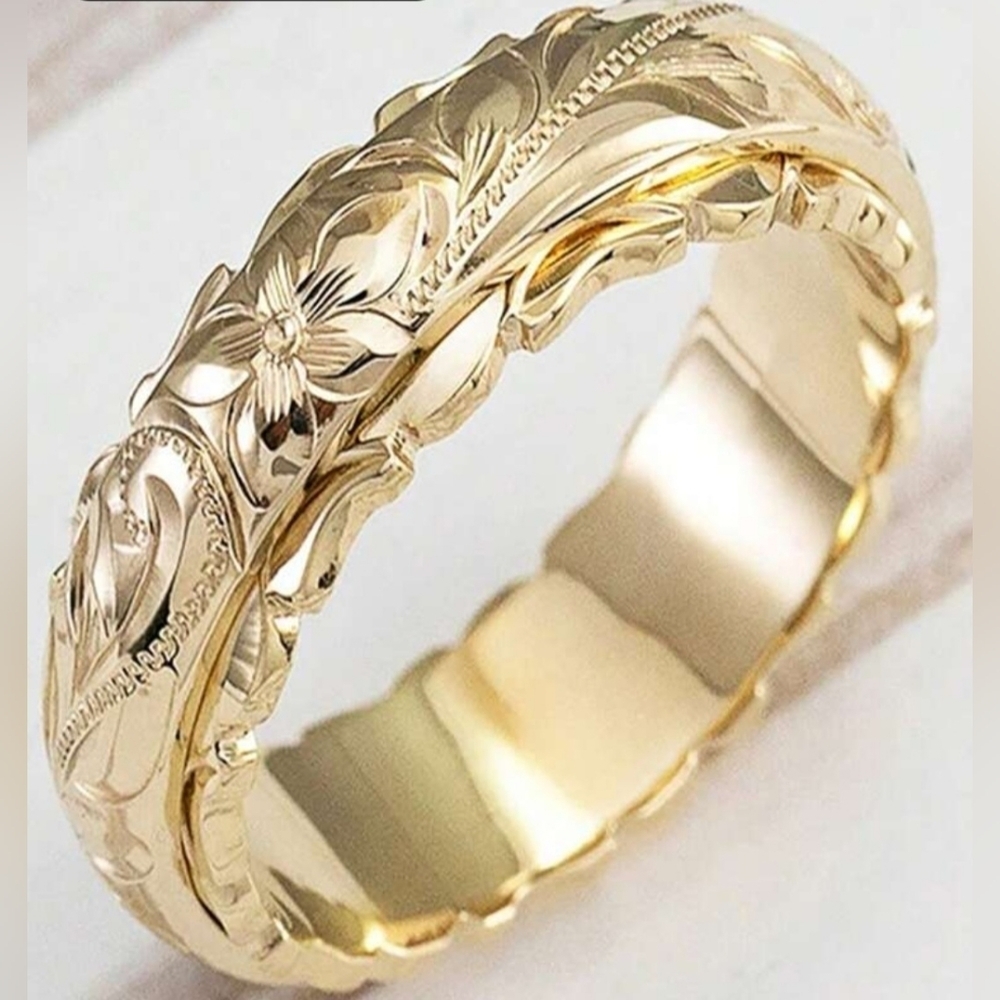 Floral Etched Gold Tone Ring